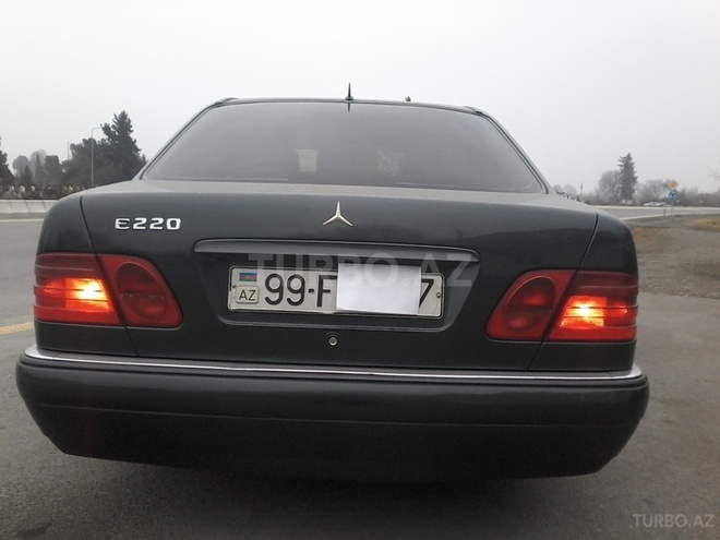 Mercedes E 220 1999, 255,000 km - 2.2 l - Yevlax