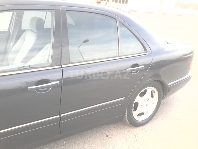 Mercedes E 220 1999, 255,000 km - 2.2 l - Yevlax