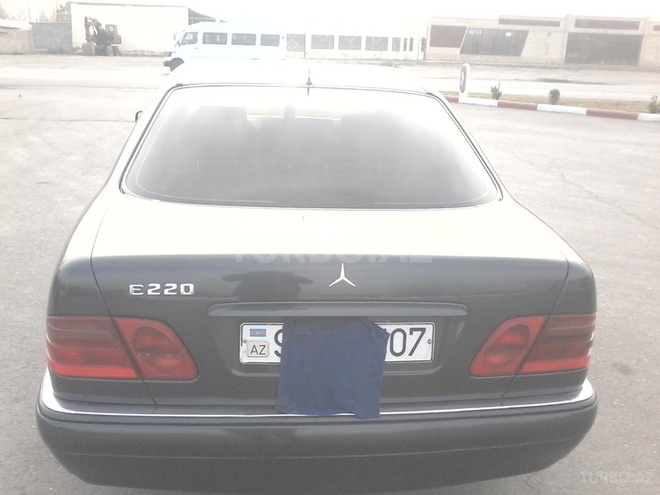 Mercedes E 220 1999, 255,000 km - 2.2 l - Yevlax