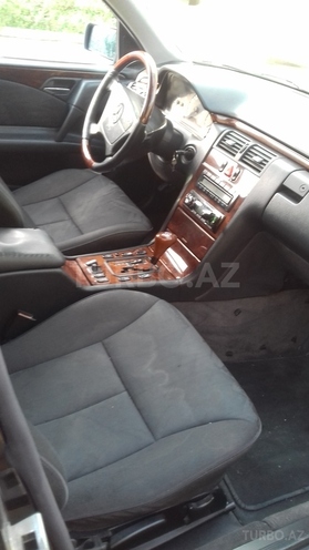 Mercedes E 240 1999, 190,000 km - 2.4 l - Bakı