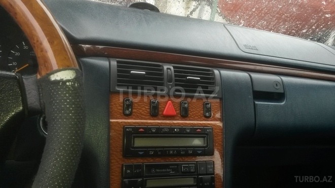 Mercedes E 240 1998, 310,000 km - 2.4 l - Bakı