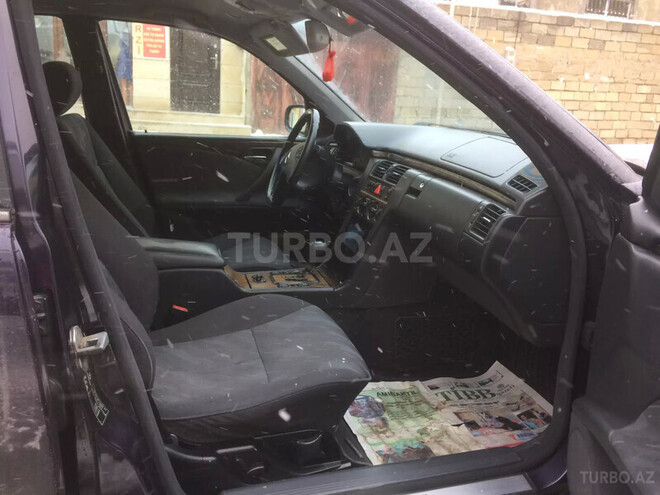 Mercedes E 220 2000, 247,000 km - 2.2 l - Xırdalan