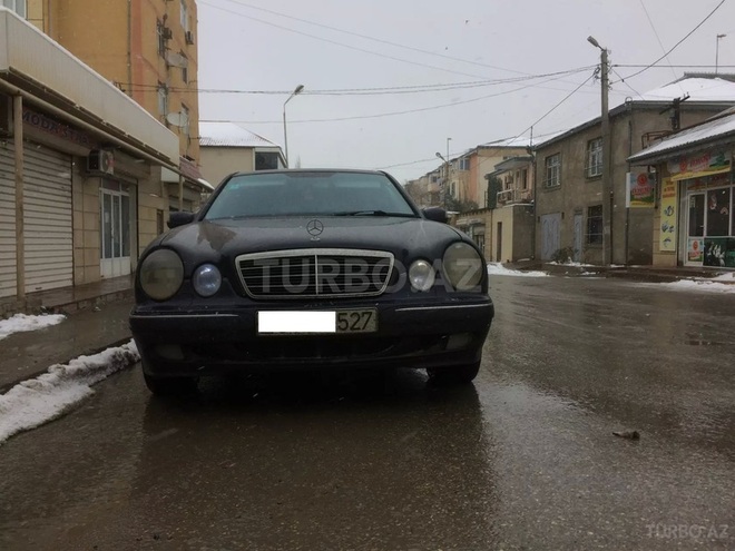 Mercedes E 220 2000, 247,000 km - 2.2 l - Xırdalan