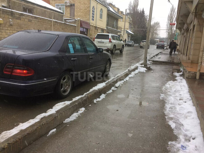 Mercedes E 220 2000, 247,000 km - 2.2 l - Xırdalan