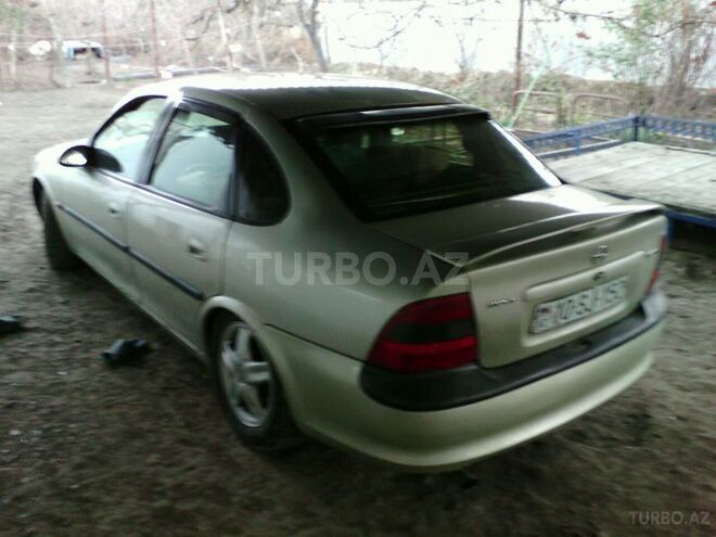 Opel Vectra 1995, 366,600 km - 2.0 l - Biləsuvar