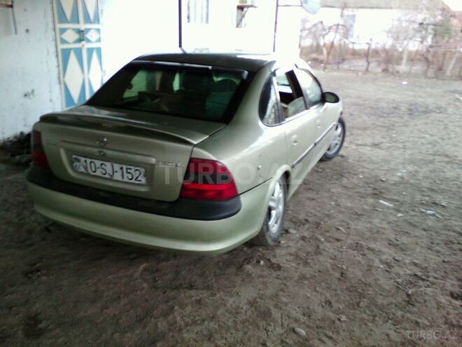 Opel Vectra 1995, 366,600 km - 2.0 l - Biləsuvar