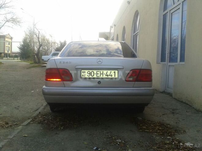 Mercedes E 240 1999, 215,100 km - 2.4 l - Bakı