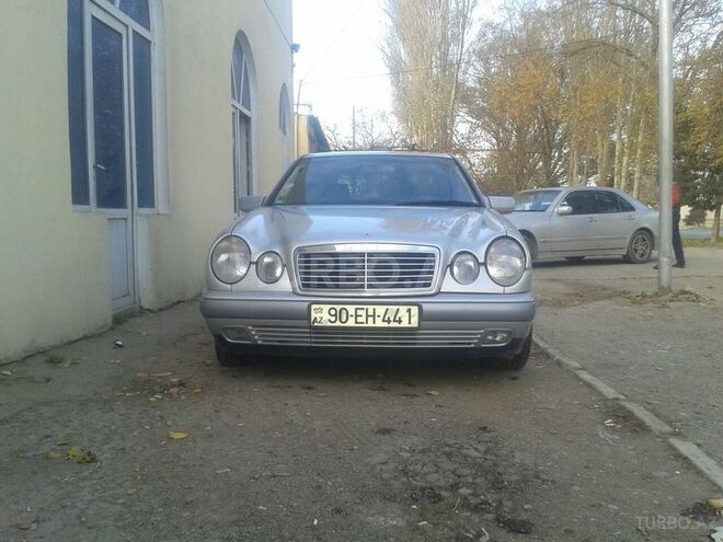 Mercedes E 240 1999, 215,100 km - 2.4 l - Bakı