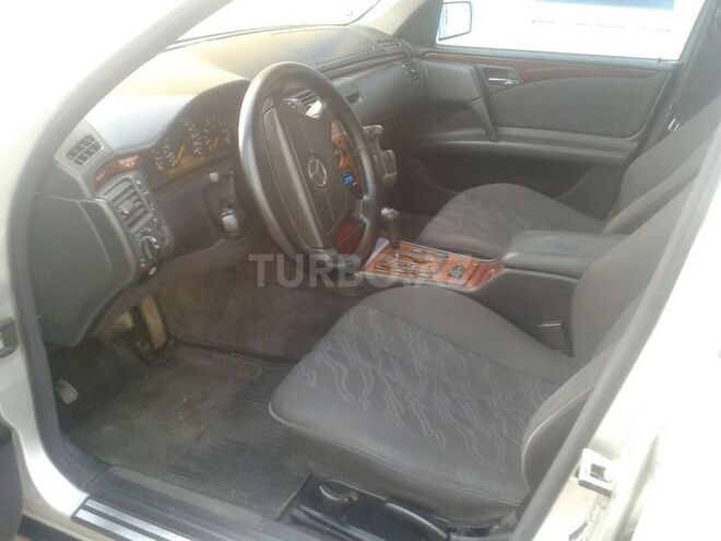 Mercedes E 240 1999, 215,100 km - 2.4 l - Bakı