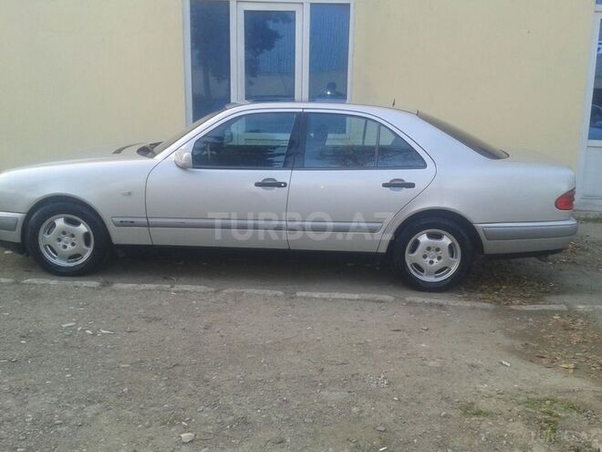 Mercedes E 240 1999, 215,100 km - 2.4 l - Bakı