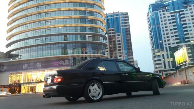 Mercedes E 320 1995, 321,000 km - 0.4 л - Bakı