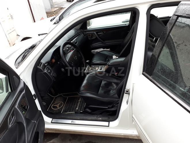 Mercedes E 220 2001, 345,500 km - 2.2 l - Bakı