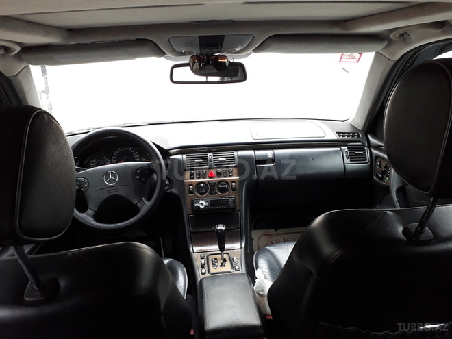 Mercedes E 220 2001, 345,500 km - 2.2 l - Bakı