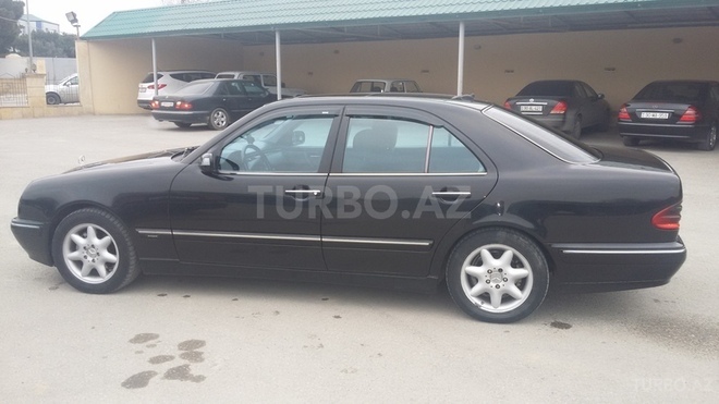 Mercedes E 220 2001, 306,000 km - 2.2 l - Bakı