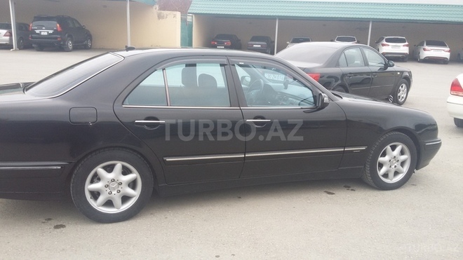 Mercedes E 220 2001, 306,000 km - 2.2 l - Bakı