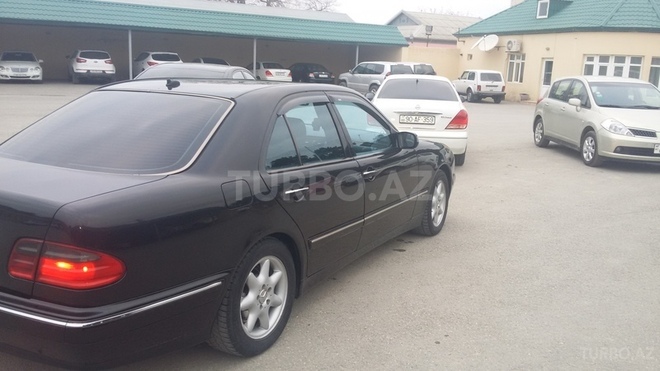 Mercedes E 220 2001, 306,000 km - 2.2 l - Bakı