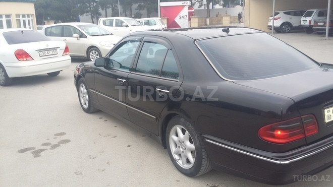 Mercedes E 220 2001, 306,000 km - 2.2 l - Bakı