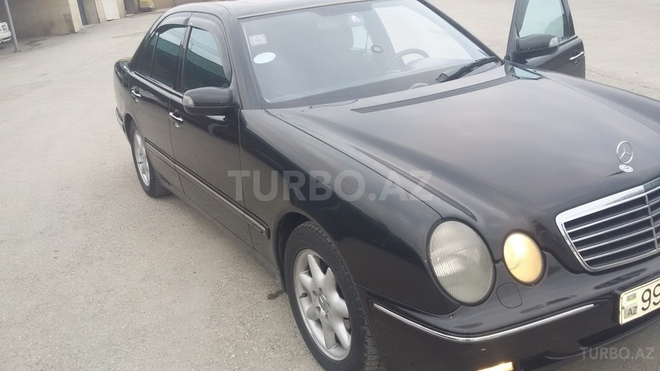 Mercedes E 220 2001, 306,000 km - 2.2 l - Bakı