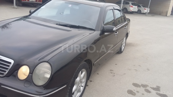 Mercedes E 220 2001, 306,000 km - 2.2 l - Bakı