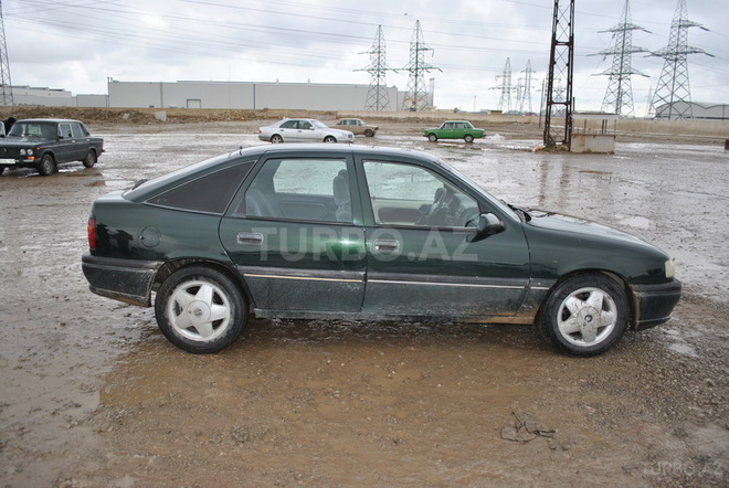 Opel Vectra 1995, 150,000 km - 2.0 l - Sumqayıt