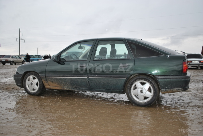 Opel Vectra 1995, 150,000 km - 2.0 l - Sumqayıt