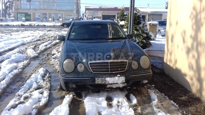 Mercedes E 220 2001, 249,283 km - 2.2 l - Masallı