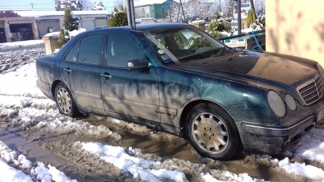 Mercedes E 220 2001, 249,283 km - 2.2 l - Masallı