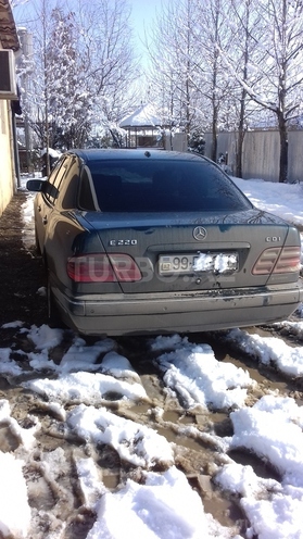 Mercedes E 220 2001, 249,283 km - 2.2 l - Masallı