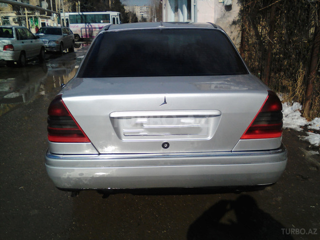 Mercedes C 220 1997, 135,000 km - 2.2 l - Bakı