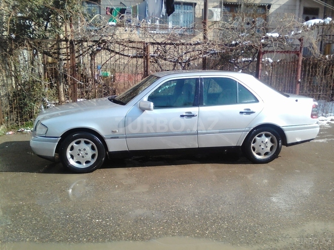 Mercedes C 220 1997, 135,000 km - 2.2 l - Bakı