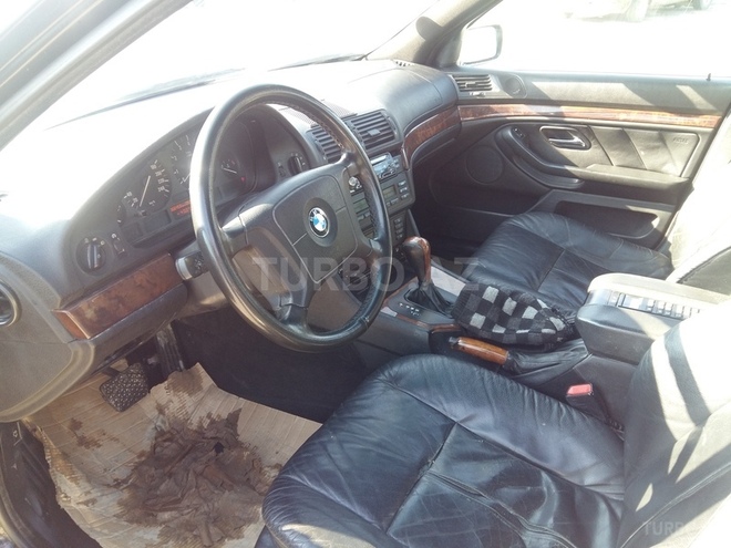 BMW 523 1997, 299,443 km - 2.5 l - Sumqayıt