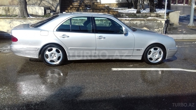 Mercedes E 220 2001, 308,800 km - 2.2 л - Bakı