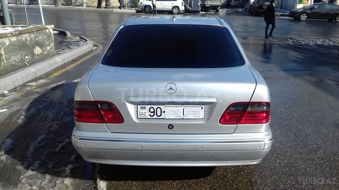 Mercedes E 220 2001, 308,800 km - 2.2 л - Bakı