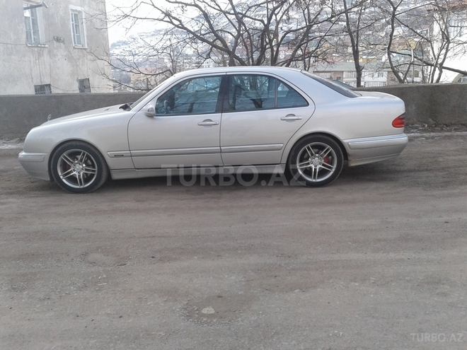 Mercedes E 240 2000, 178,000 km - 2.4 l - Gəncə