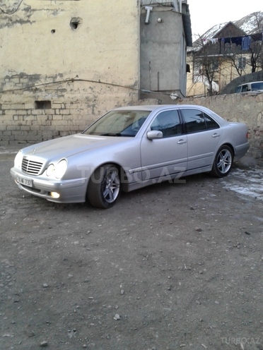 Mercedes E 240 2000, 178,000 km - 2.4 l - Gəncə