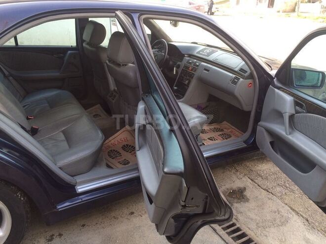 Mercedes E 220 1999, 262,000 km - 2.2 л - Bakı
