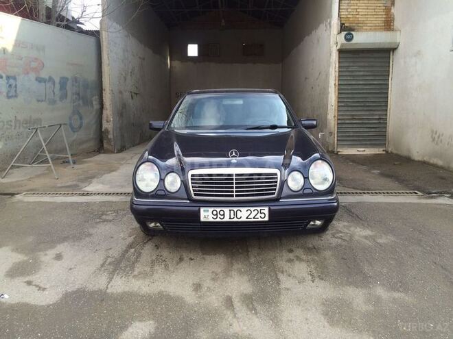 Mercedes E 220 1999, 262,000 km - 2.2 л - Bakı