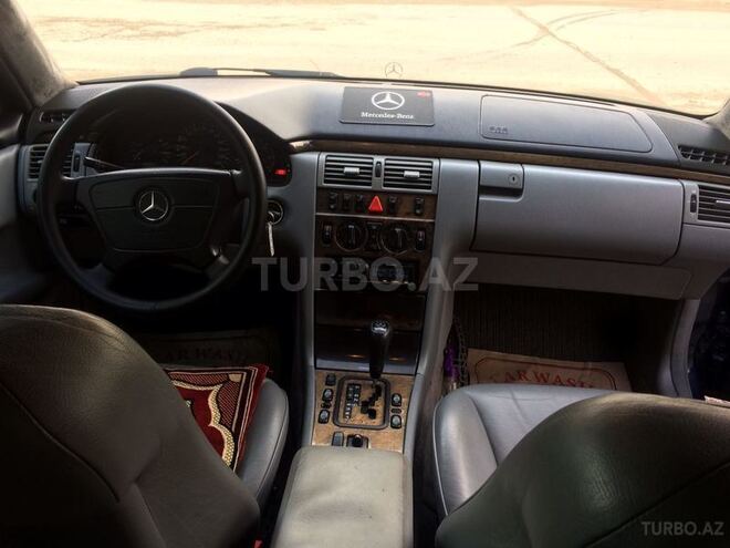 Mercedes E 220 1999, 262,000 km - 2.2 л - Bakı