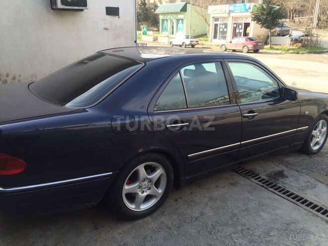 Mercedes E 220 1999, 262,000 km - 2.2 л - Bakı