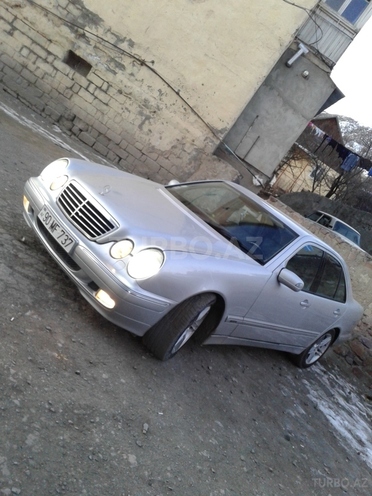 Mercedes E 240 2000, 178,000 km - 2.4 l - Gəncə