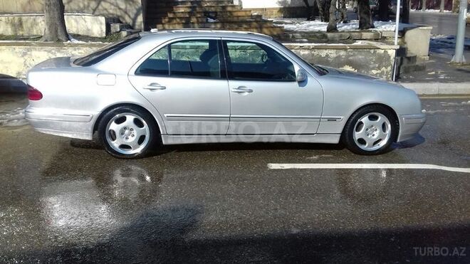 Mercedes E 220 2001, 308,856 km - 2.2 л - Bakı