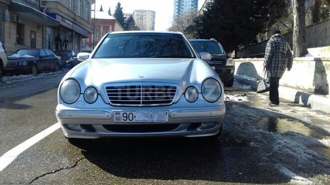Mercedes E 220 2001, 308,856 km - 2.2 л - Bakı