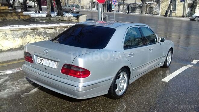 Mercedes E 220 2001, 308,856 km - 2.2 л - Bakı