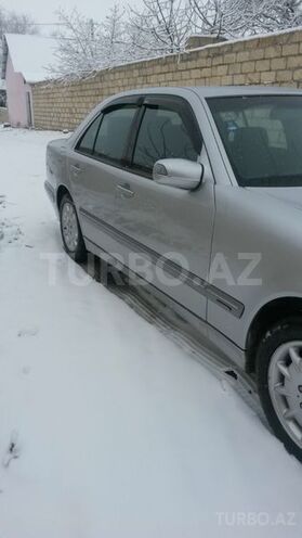 Mercedes E 220 2001, 29,000 km - 0.2 л - İsmayıllı