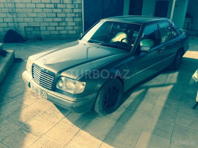 Mercedes E 220 1993, 290,000 km - 2.2 л - Ağsu