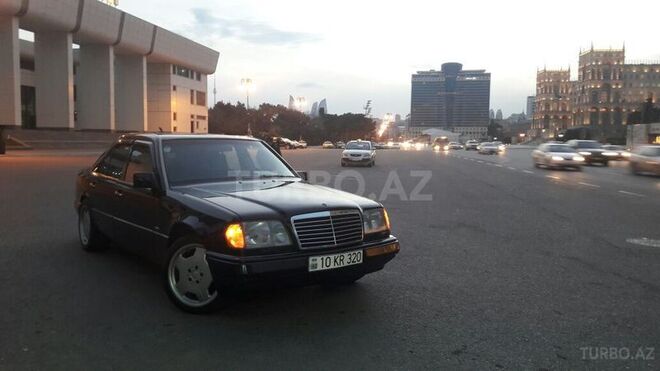 Mercedes E 320 1995, 282,000 km - 3.2 л - Bakı