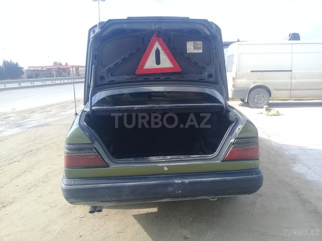 Mercedes E 300 1985, 200,000 km - 0.3 l - Bakı