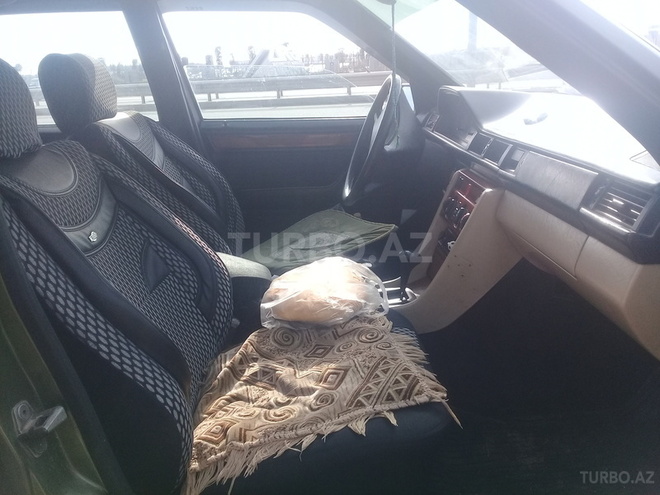 Mercedes E 300 1985, 200,000 km - 0.3 l - Bakı