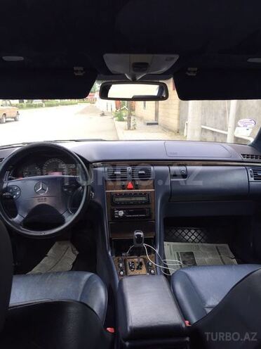 Mercedes E 270 2000, 388,000 km - 2.7 l - Balakən