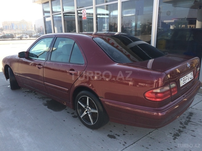 Mercedes E 220 2000, 310,000 km - 2.2 l - Bakı
